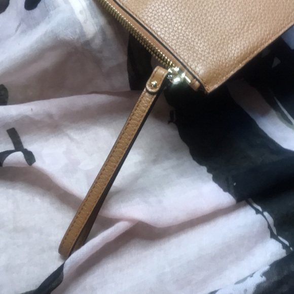 Michael Kors tan wristlet - Picture 5 of 13